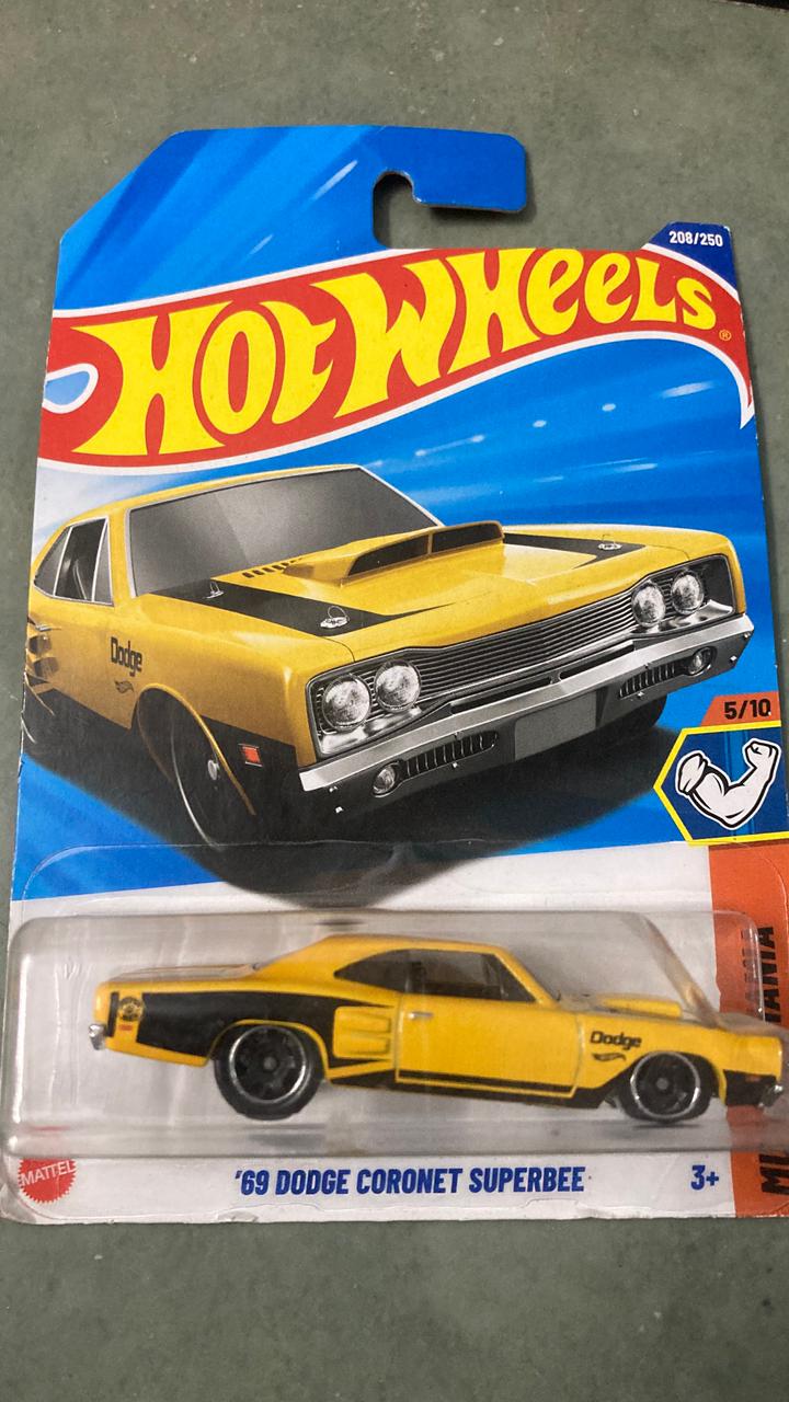 Hot Wheels '69 Dodge Coronet Super Bee 2025 Muscle Mania 5/10 Die-Cast Car