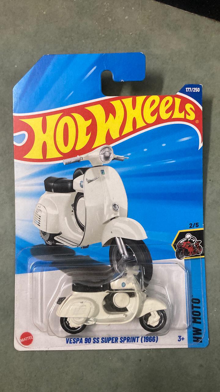 Hot Wheels Vespa 90 SS Super Sprint (1966) – HW Moto 2/5